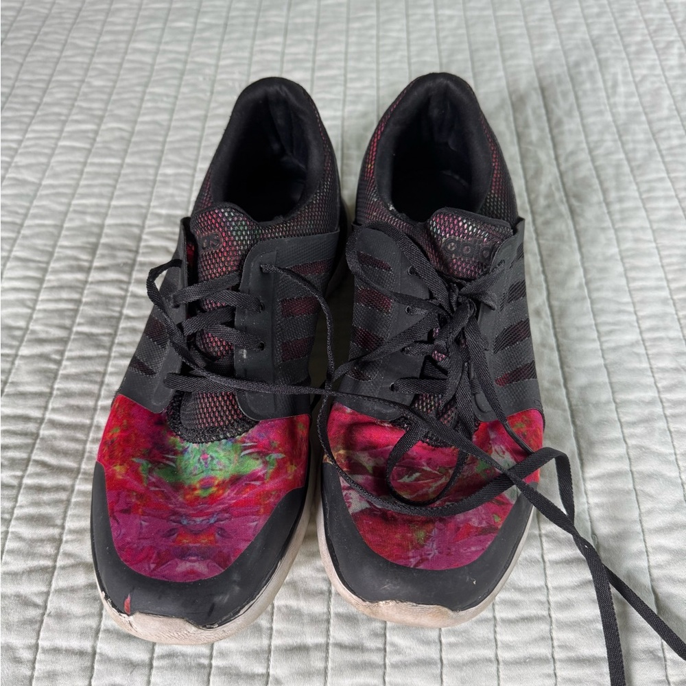 adidas Women's Black and Red Sneakers